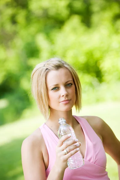 Park: Woman Ready to Exercise — Stock Photo, Image