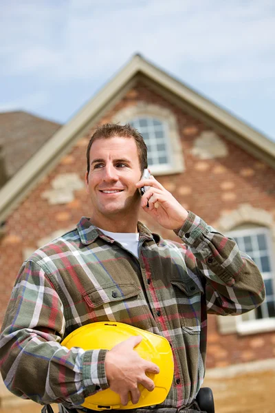 Constructie: Aannemer op de telefoon — Stockfoto