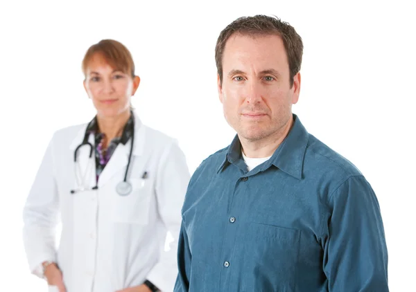 Läkare: Allvarliga Patient med läkare bakom — Stockfoto
