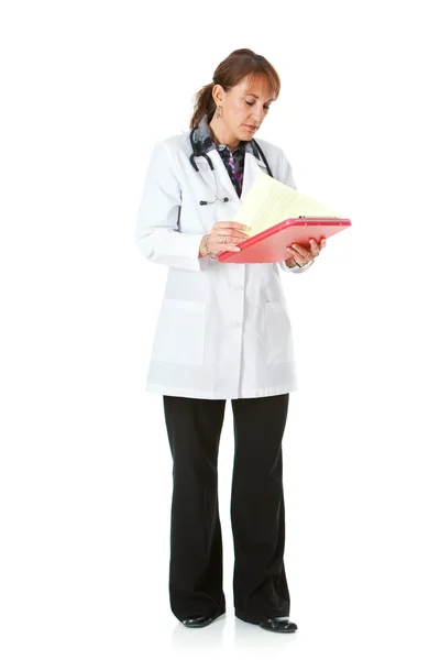 Doctor: Doctor Reads Information on Clipboard — Stock Photo, Image