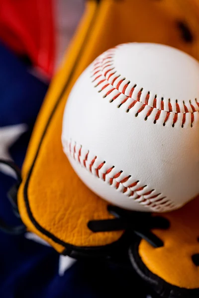 Beyzbol: Beyzbol üzerinde yakın çekim — Stok fotoğraf