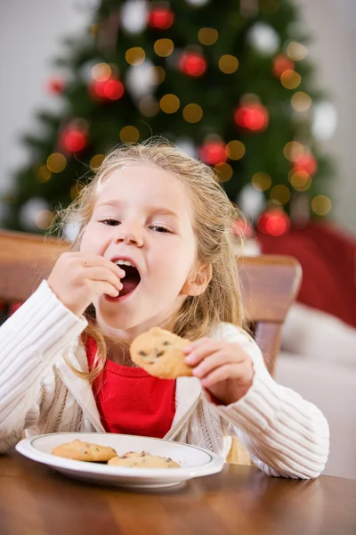 Navidad: Niña comiendo galletas de Santa —  Fotos de Stock