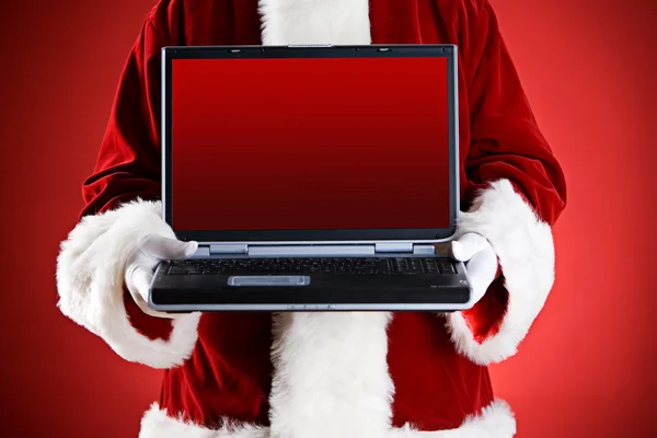 Weihnachtsmann: einen Laptop mit leerem Bildschirm halten — Stockfoto