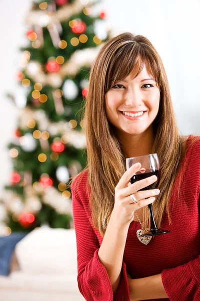 Jul: kvinna med glas vin — Stockfoto