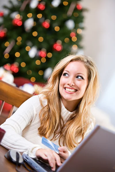 Natal: Mulher Compras Online Com Cartão de Crédito — Fotografia de Stock