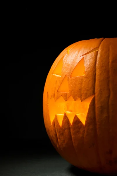 Pumpkin: Spooky Jack-O-Lantern On Black Background — Stock Photo, Image