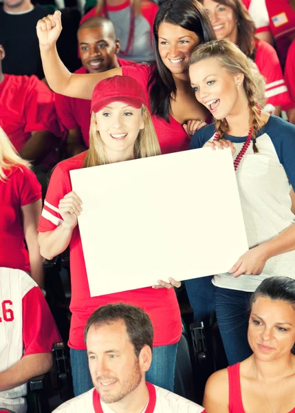 Fans : Groupe d'amis regardant le match — Photo