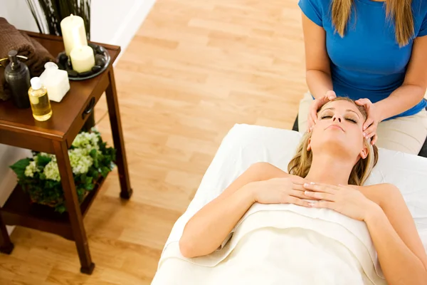 Massage: Woman Enjoys Head Masage — Stock Photo, Image