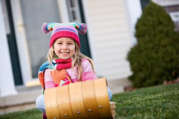 Winter: Little Girl Ready For Snow — Stock Photo, Image