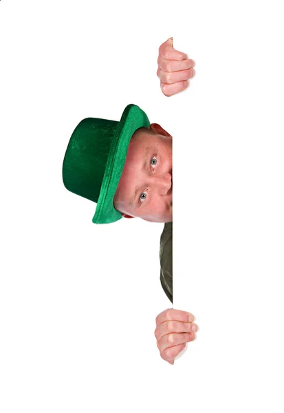 Leprechaun: irländska man kikar runt vitt kort — Stockfoto