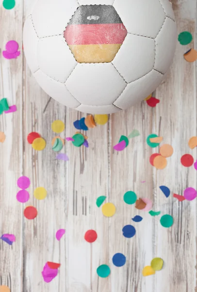 Voetbal: Duitse achtergrond met confetti — Stockfoto