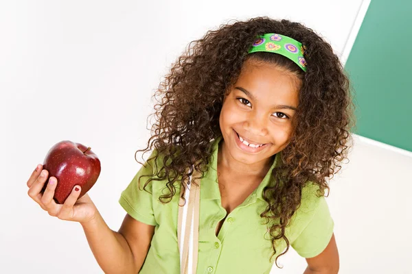 Étudiant : Étudiante tenant une pomme — Photo