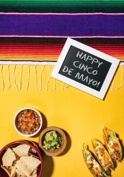 Cinco Mayo Şenlikli Bir Arka Plan Oluşturmak Için Yiyecek Içecek Telifsiz Stok Fotoğraflar