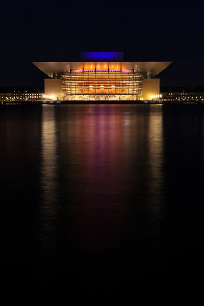 Bina modern tasarımı ile