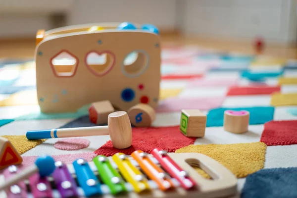 Concepto Juguete Para Niños Pequeños Primer Plano Elegante Juguete Para —  Fotos de Stock