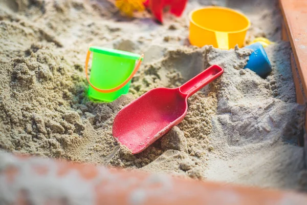 Kinder Plastikspielzeug Sandkasten Schaufel Selektiver Fokus Stockbild