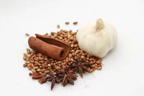 Black Pepper with cinnamon,anise and white union — Stock Photo, Image