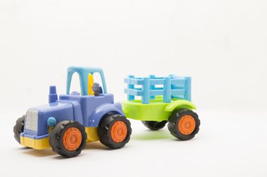 renk oyuncak araba. Beyaz arka plan üzerinde izole