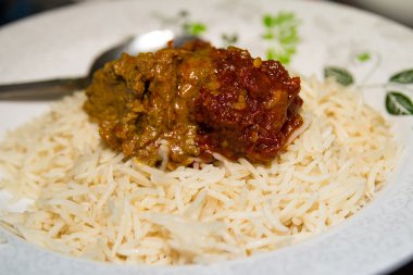 biftek sosu ile kremsi bir yağlı pirinç