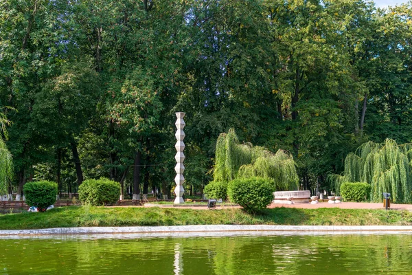 Une Réplique Colonne Infinie Dans Parc Municipal Romain Neamt Roumanie — Photo