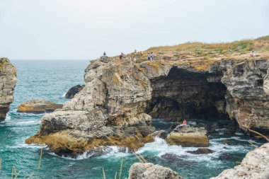 Tyulenovo Kayalıkları, Karadeniz ve Bulgaristan 'da dalgalar kopuyor