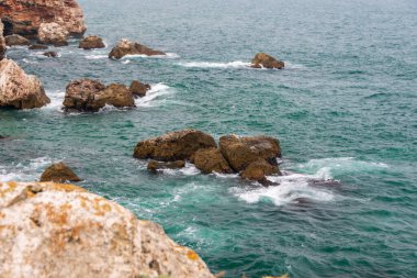 Tyulenovo Kayalıkları, Karadeniz ve Bulgaristan 'da dalgalar kopuyor