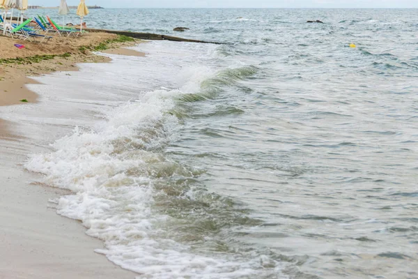 ブルガリアで晴れた日の黒海のビーチ — ストック写真