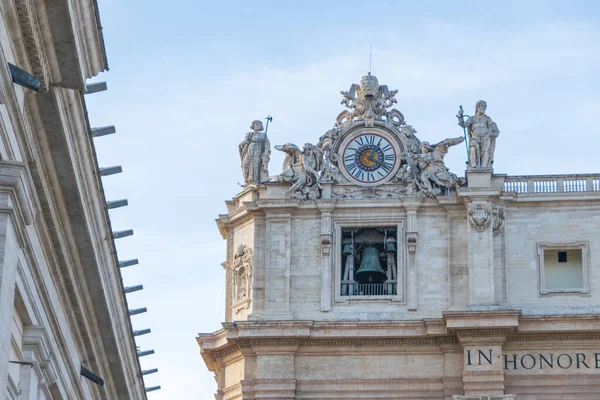 Klokken Fra Venstre Side Peterskirken Vatikanet Italia – stockfoto