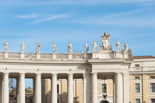 Bernini Saints Statues Top Van Peter Square Colonnade Vaticaan Italië — Stockfoto