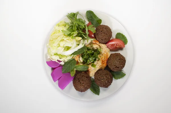 Фалафель mit салат — стокове фото
