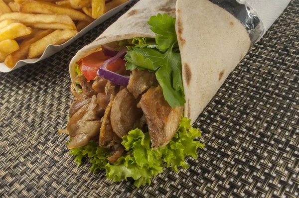 Döner Kebab mi Salat — Zdjęcie stockowe