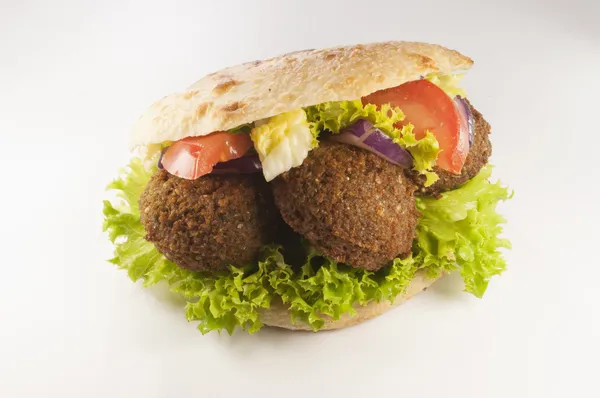 Falafel mit salat — Stockfoto