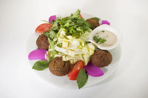 Falafel mit Salat — Stockfoto