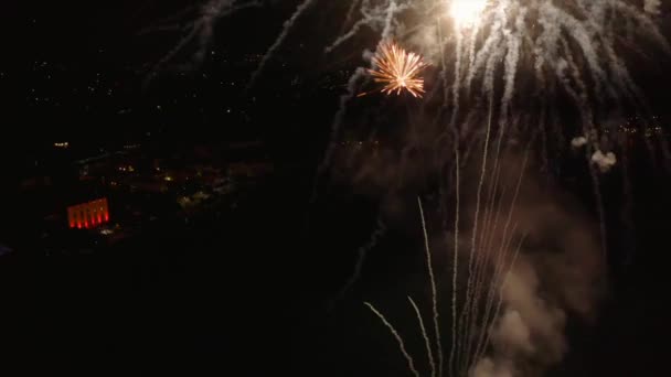 Fuegos artificiales por la noche — Vídeos de Stock