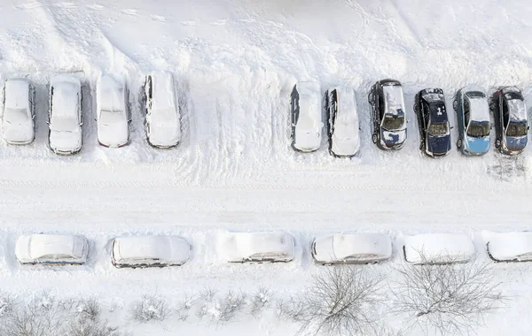Auto Coperte Neve Dopo Pesanti Nevicate Sono Nel Parcheggio Vista — Foto Stock
