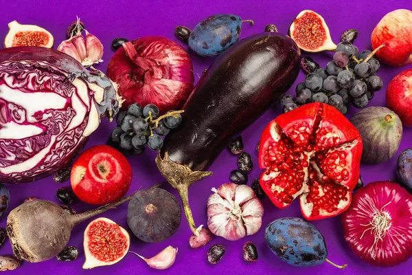 Blaues Rotes Und Violettes Essen Kulinarischer Hintergrund Von Obst Und — Stockfoto