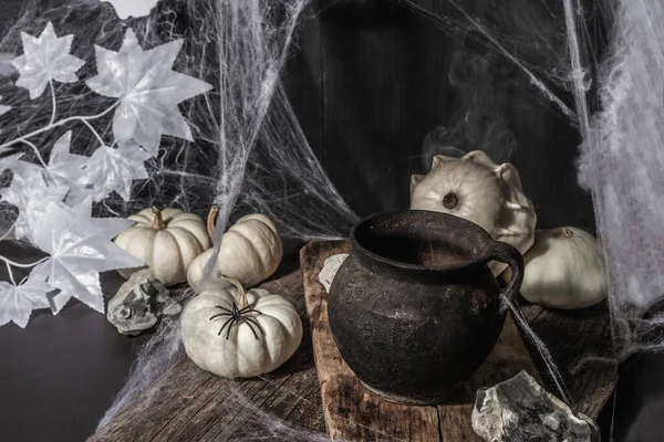 Fiesta Halloween Composición Festiva Con Maceta Brujas Calabazas Murciélagos Fantasmas — Foto de Stock