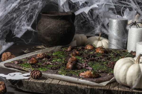 Halloween Koncepcja Żywności Płaski Chleb Lub Pizza Kałamarnicy Atrament Zielony — Zdjęcie stockowe