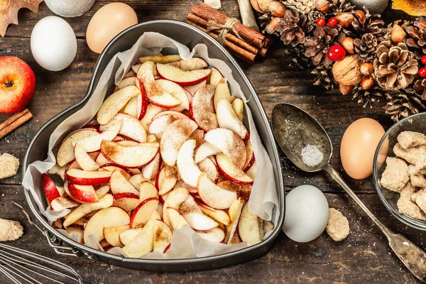 Apfelcharlotte Steht Zum Backen Bereit Küchenutensilien Zutatenliste Saisonales Dekor Süßes — Stockfoto