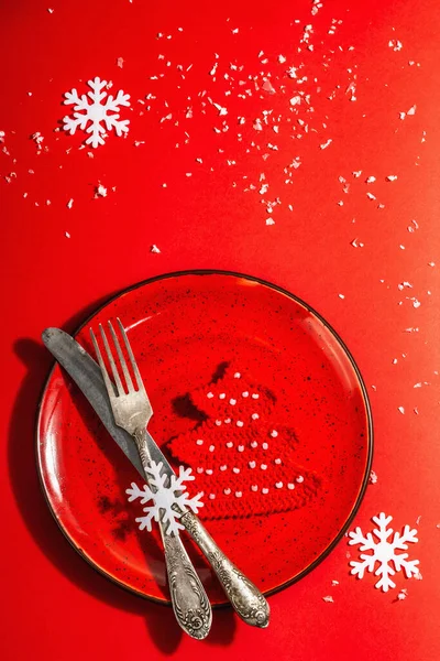 Served Christmas Table Setting Red Tones Vintage Cutlery Crocheted Fir — Stock Photo, Image