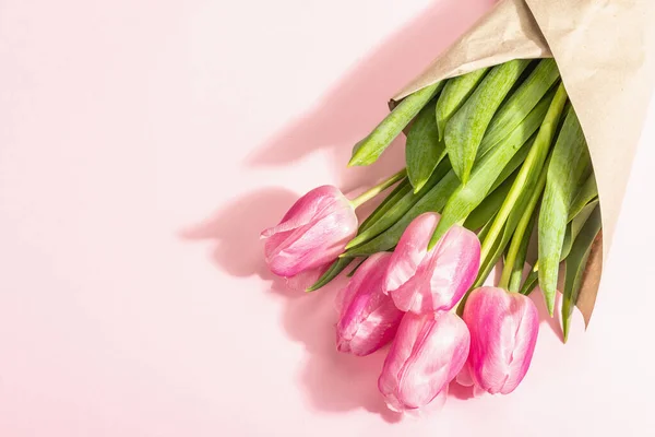 Frisk Blomstersammensætning Buket Lyserøde Tulipaner Isoleret Rosenbaggrund Internationale Kvinder Valentines - Stock-foto