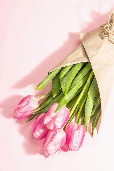 Frisk Blomstersammensætning Buket Lyserøde Tulipaner Isoleret Rosenbaggrund Internationale Kvinder Valentines - Stock-foto
