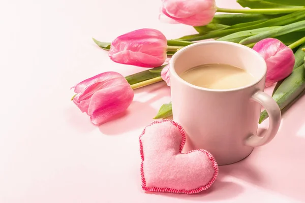 Composition Romantique Plat Avec Une Tasse Café Des Cœurs Feutre — Photo