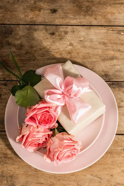 Romantisk Middagsbord Trærustik Baggrund Kærlighedskoncept Til Valentinsdag Eller Mors Dag - Stock-foto