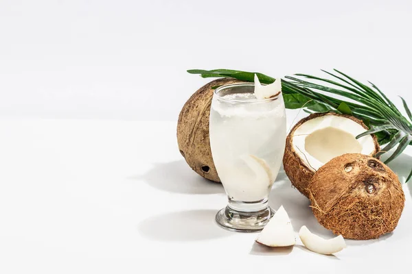 Uppfriskande Sommar Coconut Martini Alkoholfri Margarita Cocktail Trendigt Hårt Ljus — Stockfoto