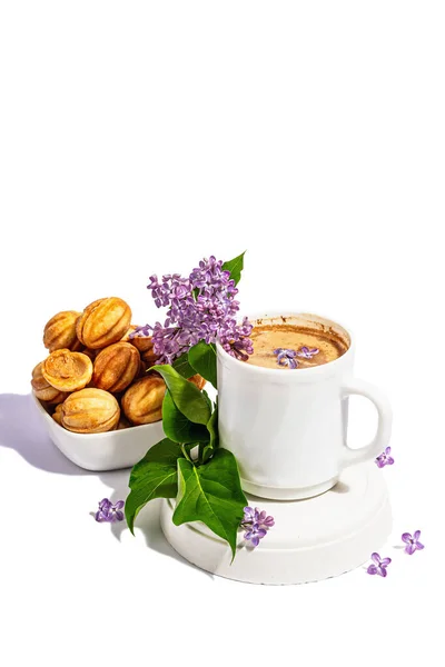 Tasse Café Biscuits Forme Noix Avec Garniture Crème Isolée Sur — Photo