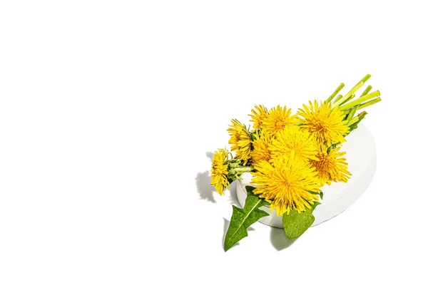 Pampeliška Květiny Kytice Trendy Stojí Izolované Bílém Pozadí Jarní Koncept — Stock fotografie