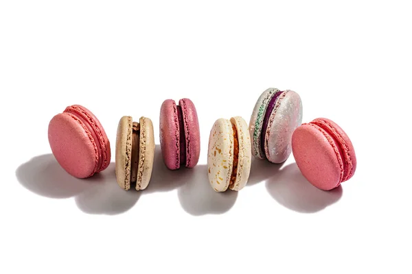 Macarons Franceses Coloridos Diferentes Isolados Fundo Branco Conceito Culinária Culinária — Fotografia de Stock