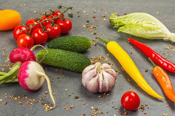 Fondo Ingredientes Cocina Especias Verduras Ajo Chiles Colores Pepinos Piedra — Foto de Stock