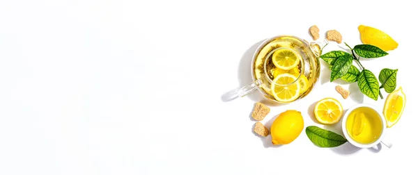 Chá Limão Com Frutas Maduras Folhas Frescas Isoladas Fundo Branco — Fotografia de Stock